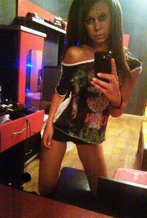 Selina (22) | Oregon Adult Dating and Private Meetups