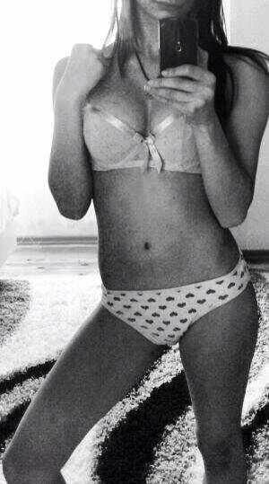 Kendal, 30 | Florida Casual Dating for Mature Men