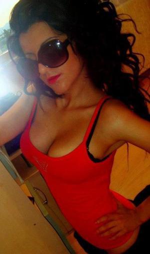 Ivelisse from Norwood Court, Missouri is looking for adult webcam chat