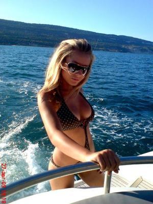 Lanette from Hillsville, Virginia is looking for adult webcam chat