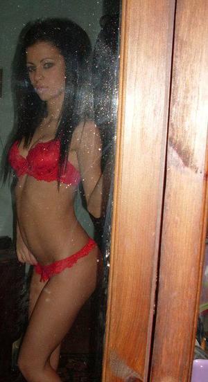 Tama from Hilliard, Florida is looking for adult webcam chat