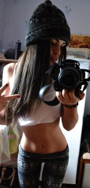 Deedee from Gloverville, South Carolina is looking for adult webcam chat