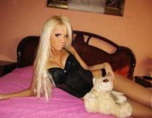 Liane from Cromona, Kentucky is looking for adult webcam chat