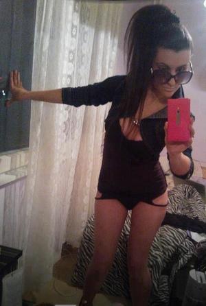 Jeanelle from Greenwood, Delaware is looking for adult webcam chat