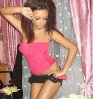 Rosalinda from Fort Shafter, Hawaii is looking for adult webcam chat