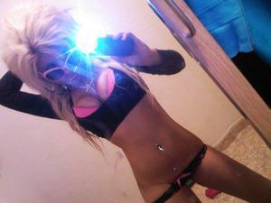 Ivonne from Waukon, Iowa is looking for adult webcam chat