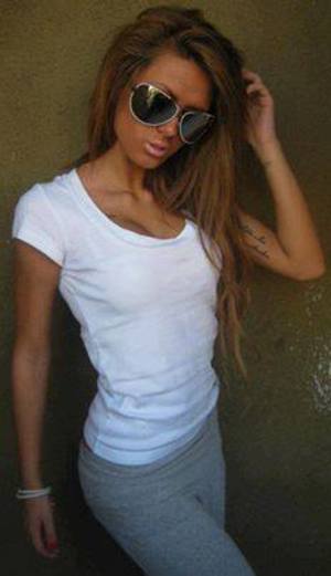 Shonda from Crandon, Wisconsin is looking for adult webcam chat